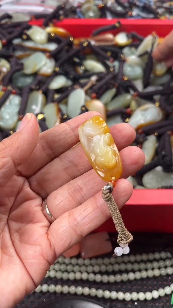 【闪购商品】和田玉颈饰未镶嵌多样性发货没有证书拍一发一有瑕