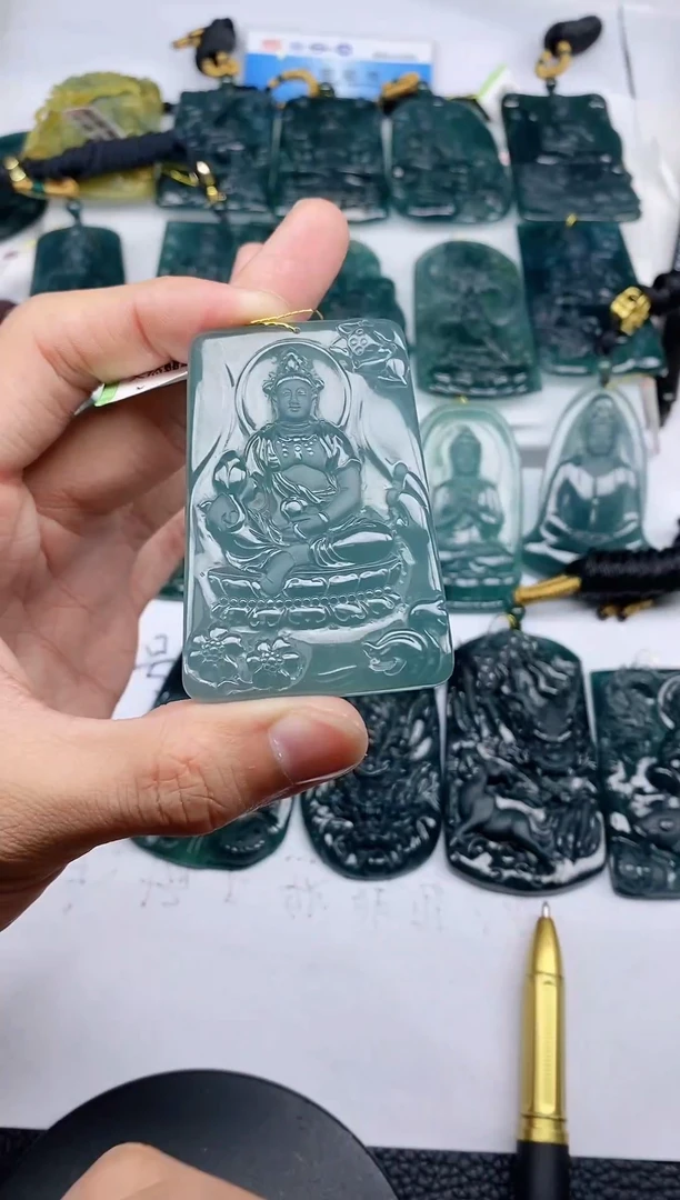 颈饰未镶嵌翡翠
