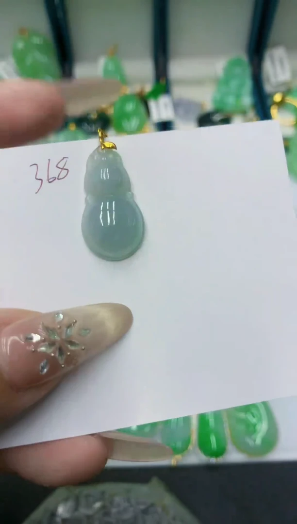 颈饰18K金镶嵌翡翠翡翠