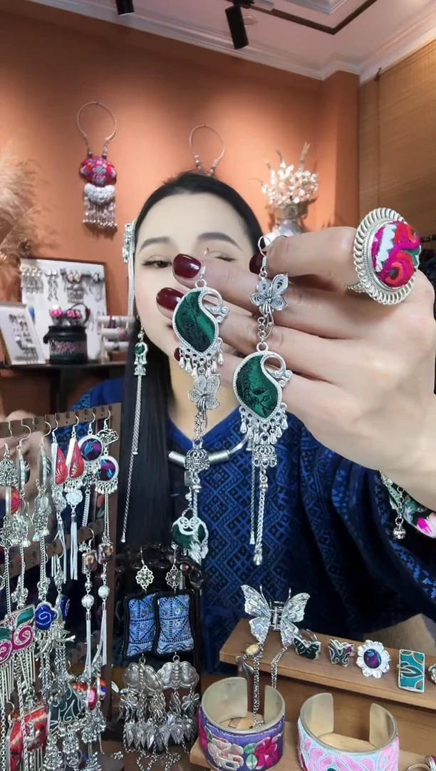 【闪购商品】刺绣纯手工民族风耳环