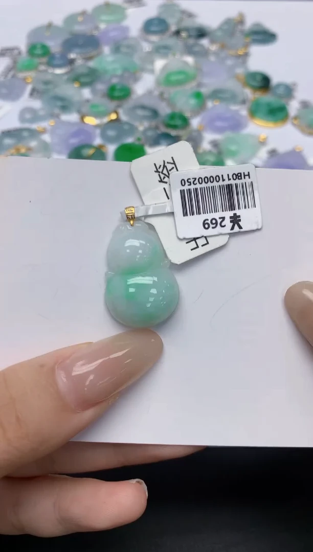 颈饰18K金镶嵌翡翠天然缅甸A货翡翠，百元以上9元证书费自理