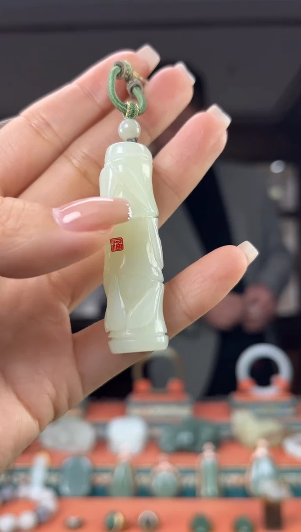 颈饰未镶嵌和田玉佩佩