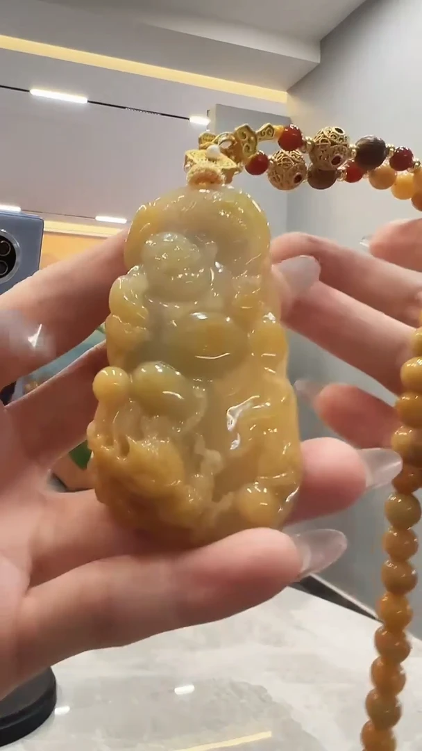 翡翠未镶嵌颈饰佛公