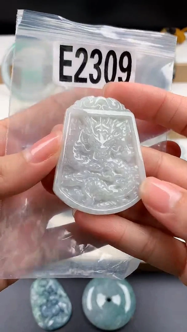 颈饰未镶嵌翡翠天然翡翠吊坠挂件