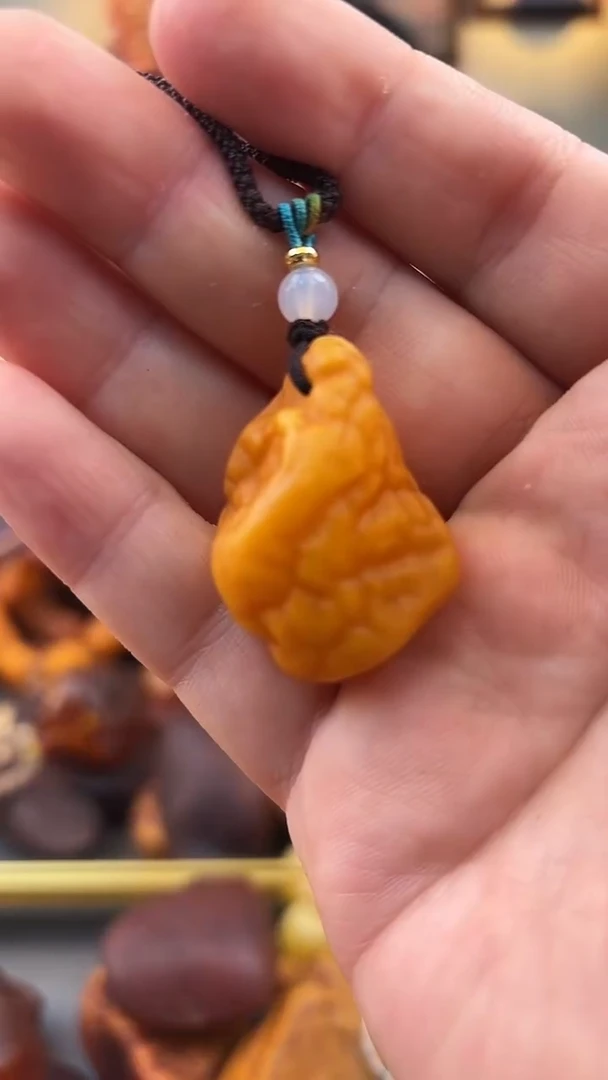 未镶嵌颈饰琥珀吊坠