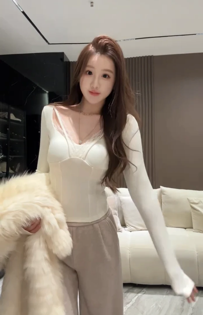 25秋冬新款纯欲辣妹蕾丝镂空加绒加厚带胸垫收腰显瘦长袖T恤上衣