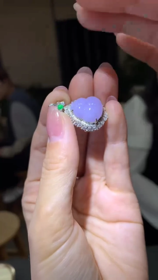 颈饰18K金镶嵌翡翠|不退不换