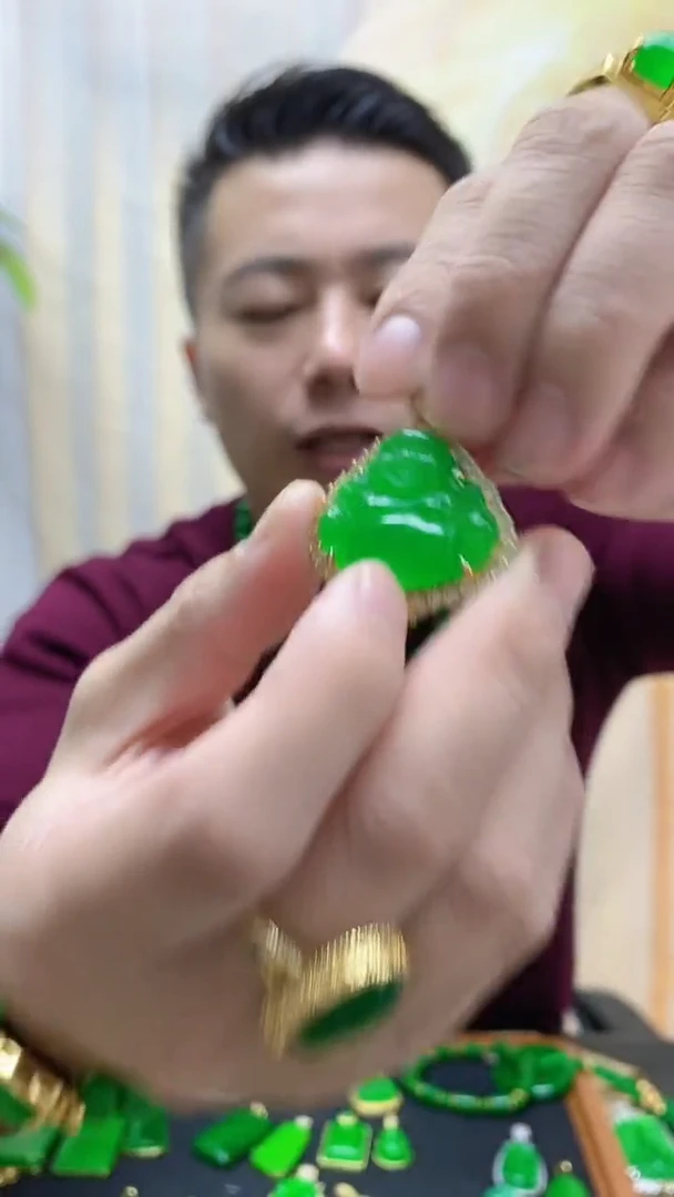 吊坠(赠链)14K金镶嵌翡翠小金佛吊坠