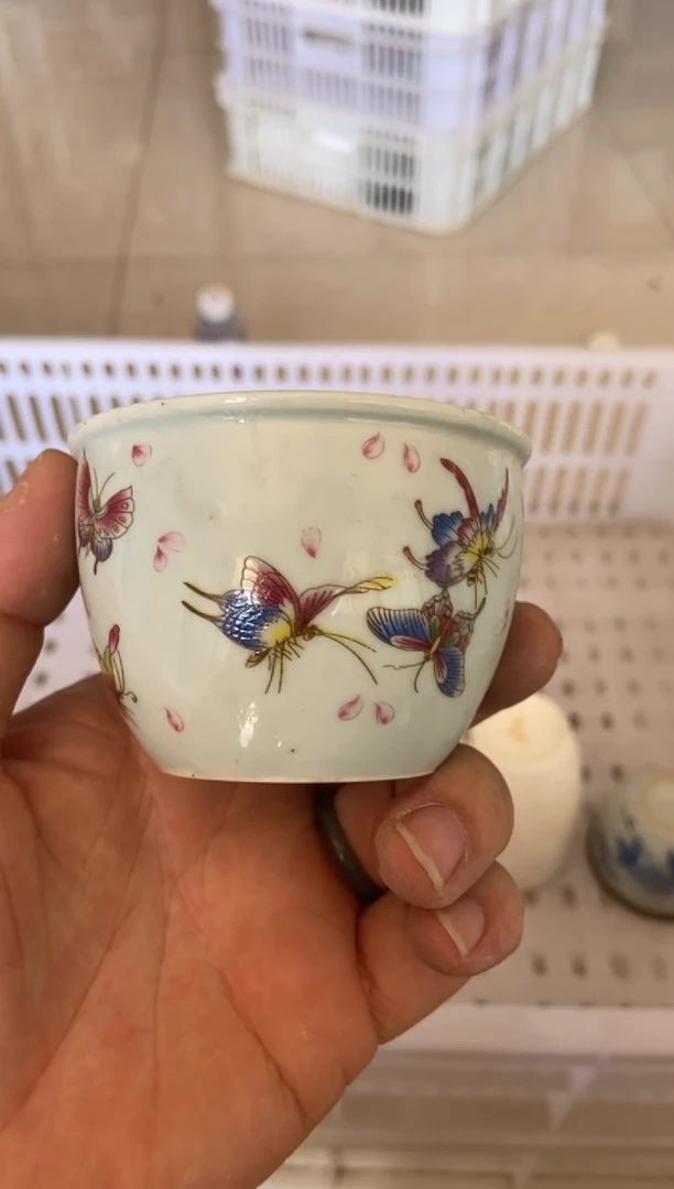 摄影的产品有使用过的痕迹有点脏介意勿拍