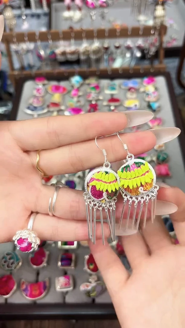 织绣民族风非遗老绣饰品492