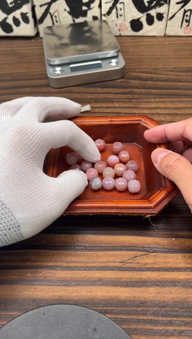 未镶嵌1玛瑙/玉髓玛瑙粉糯配饰（随机发无相）