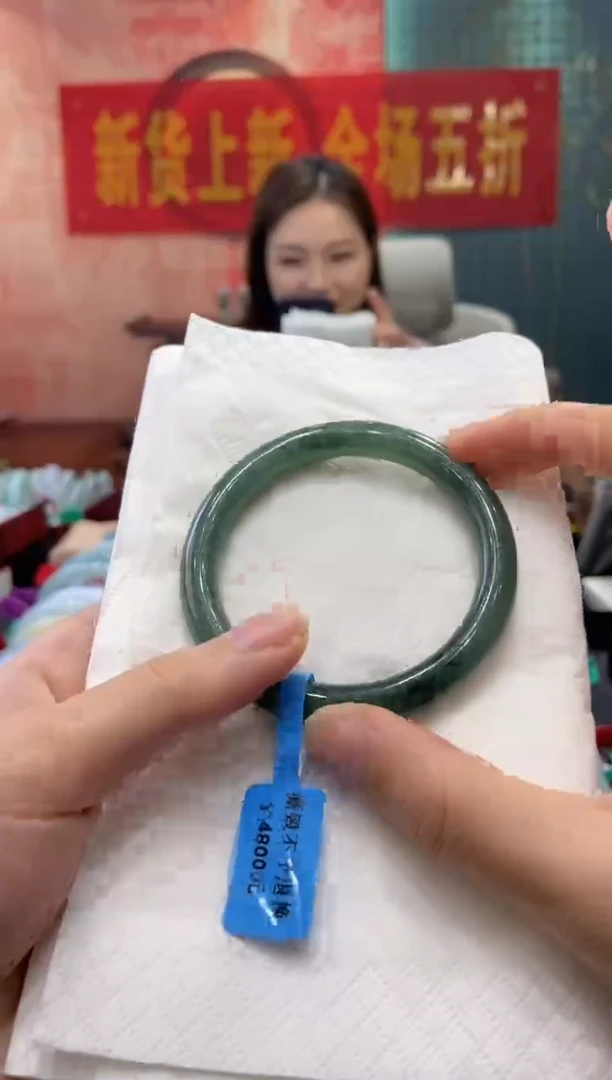 翡翠手镯未镶嵌多人25153