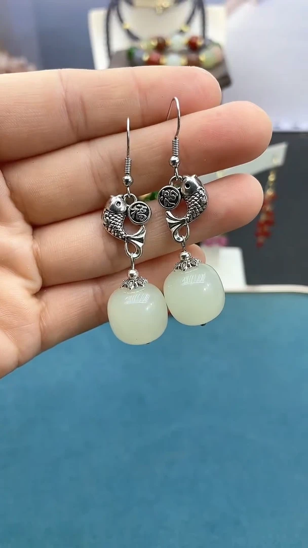 【闪购商品】和田玉耳饰银S925镶嵌16mm白珠小鱼耳钩