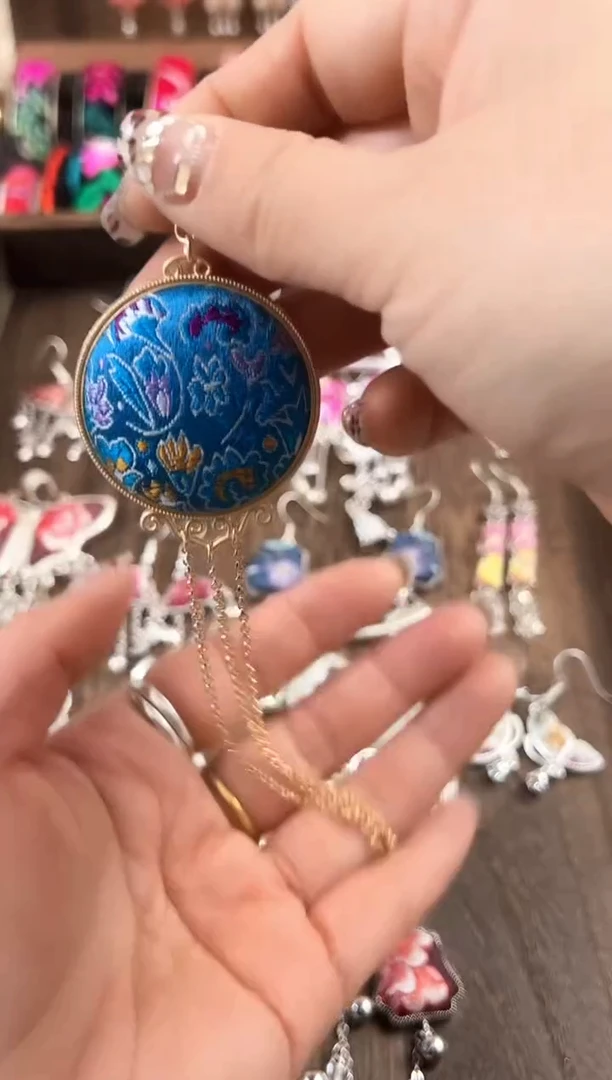 【闪购商品】织绣民族风老绣饰品008