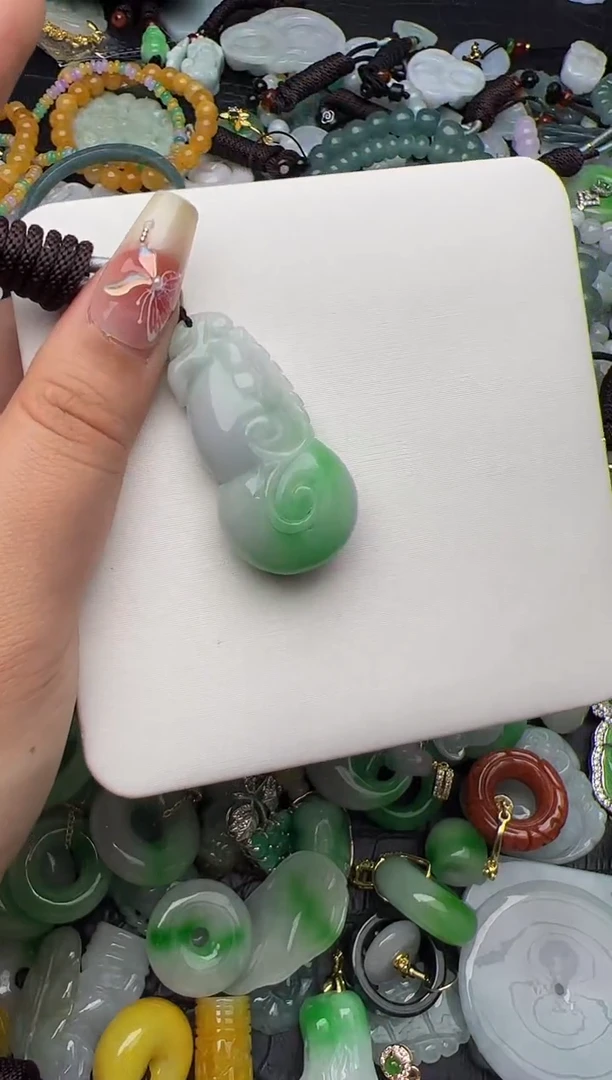 翡翠未镶嵌颈饰天然缅甸翡翠吊坠