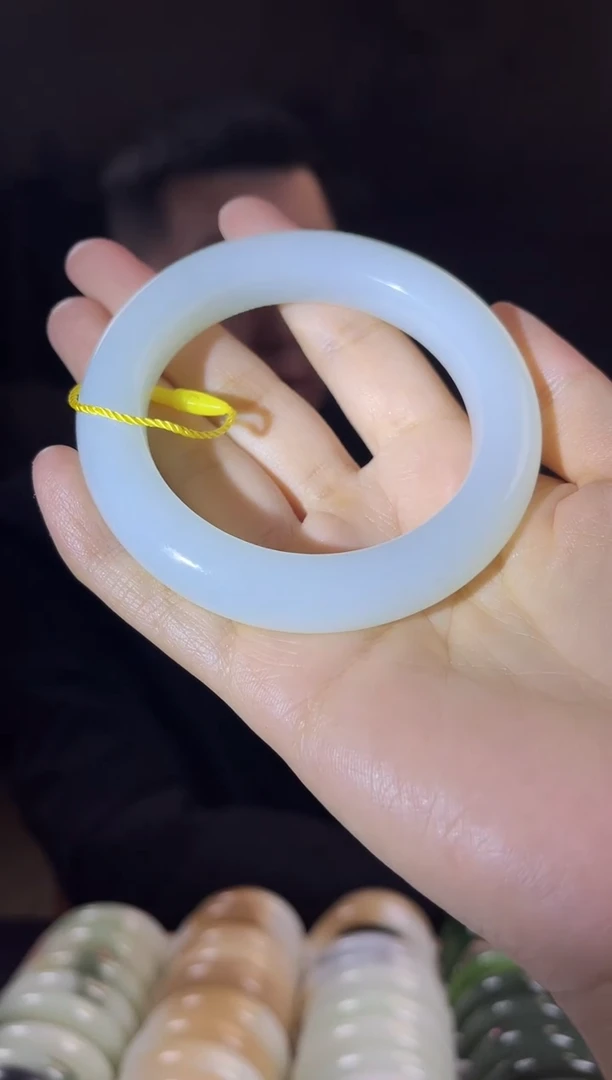 未镶嵌手镯和田玉53-60圈口仅一只有纹