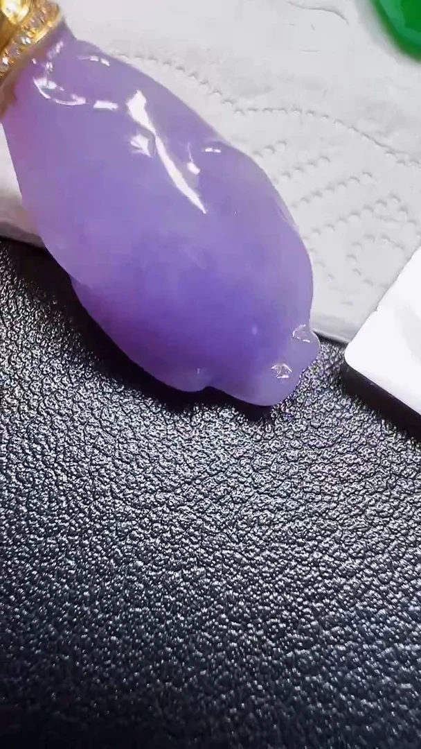 颈饰18K金镶嵌翡翠随型