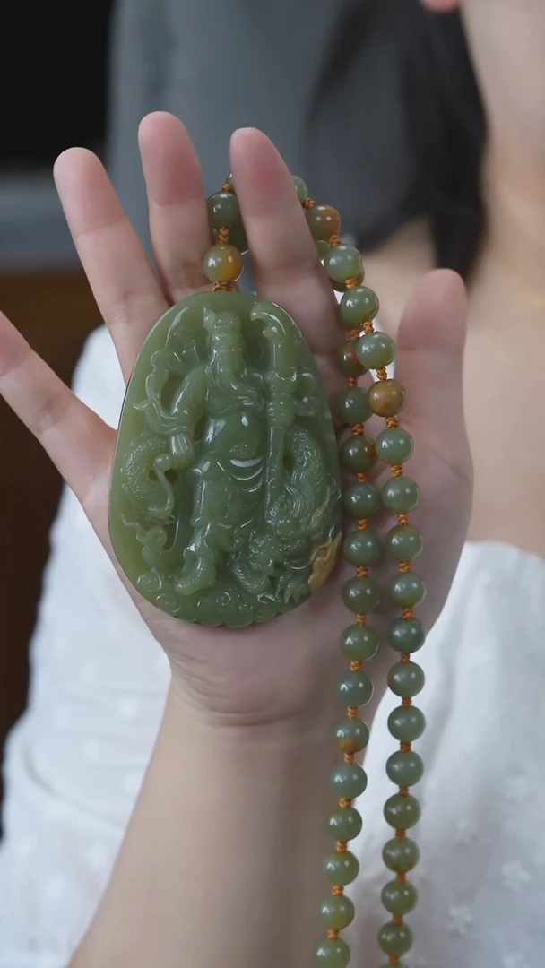 和田玉未镶嵌颈饰关公