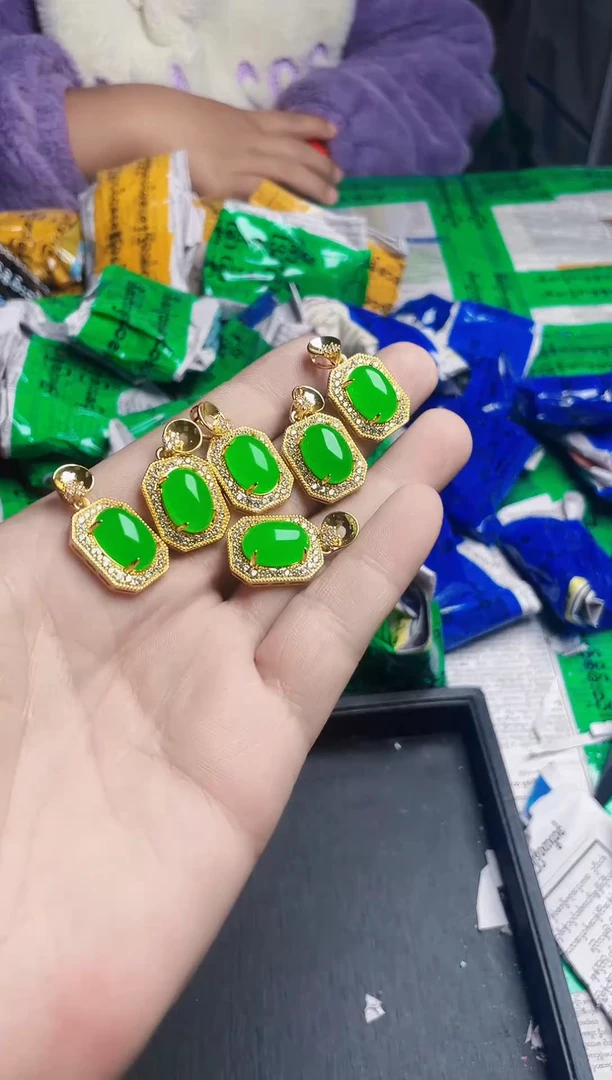 强子收货--所见即所得--多样性发货--FH2286绿色小蛋面