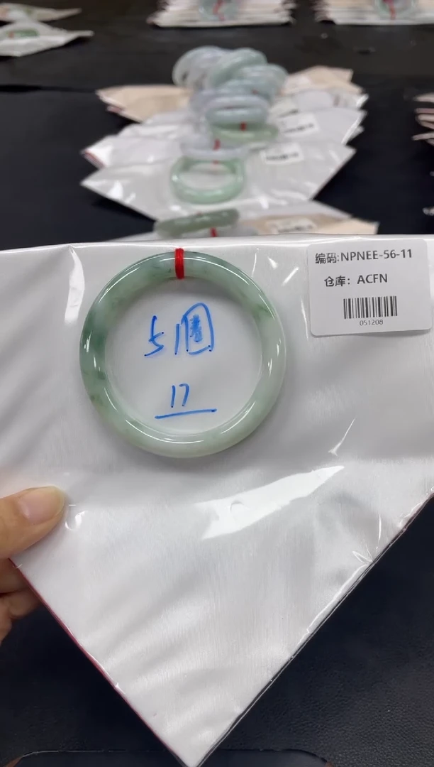 未镶嵌手镯翡翠翡翠手镯