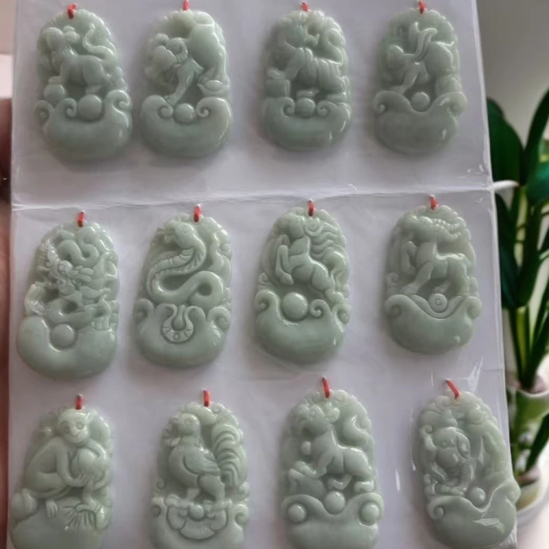 天然翡翠十二生肖吊坠【拍一发一下 多样性发货】