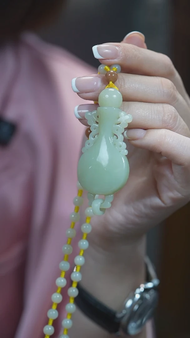 颈饰未镶嵌和田玉玉净瓶