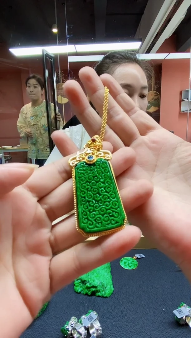颈饰未镶嵌翡翠吊坠