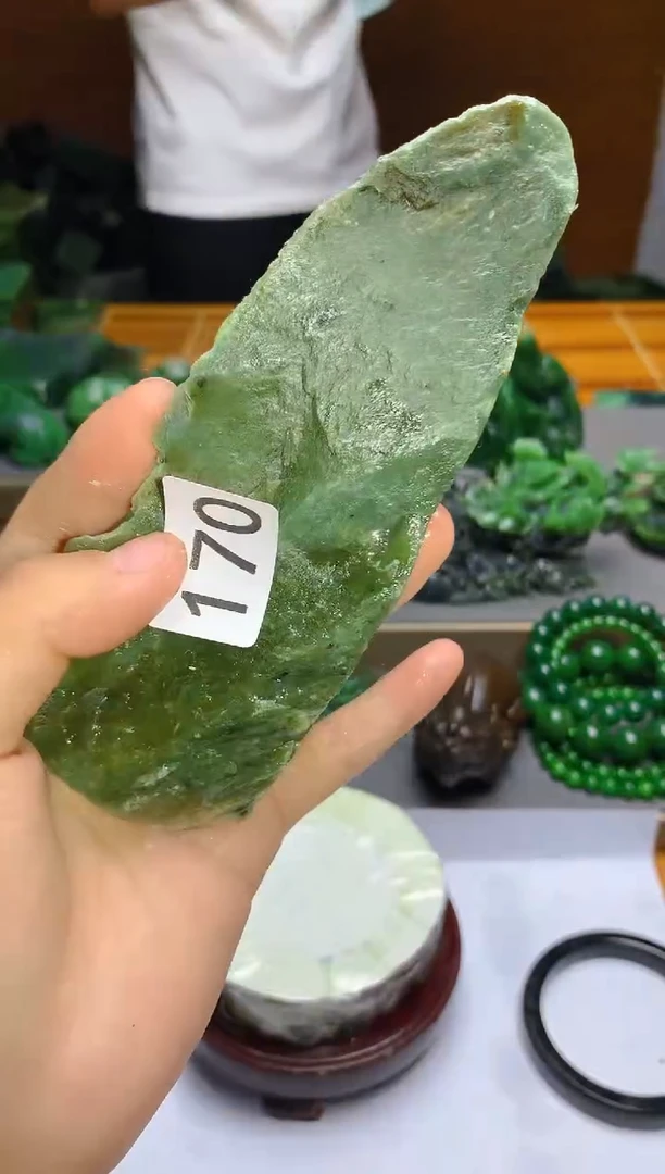 和田玉（碧玉）未镶嵌珠宝半成品170