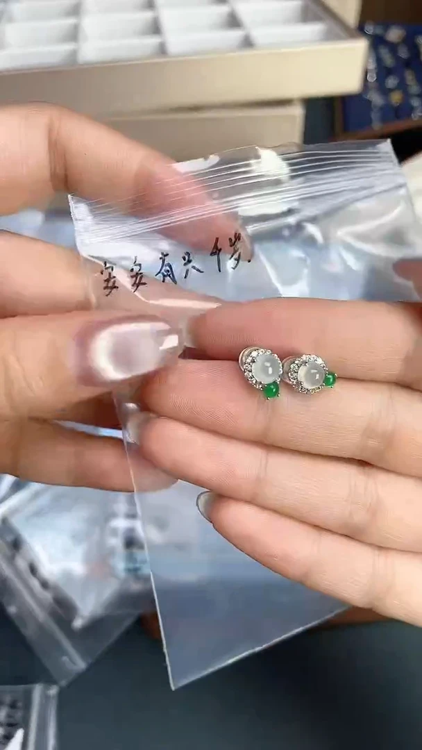 颈饰18K金镶嵌翡翠202021212