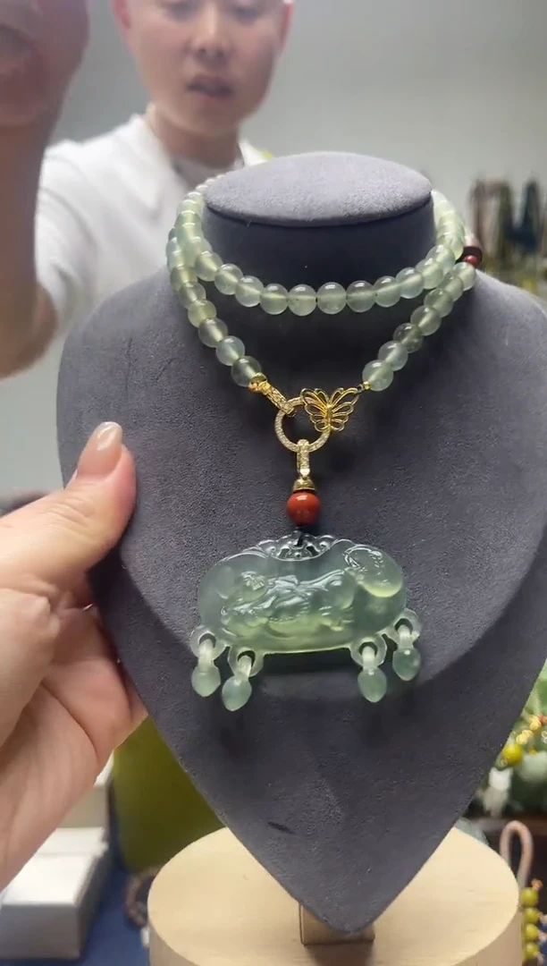 未镶嵌岫玉颈饰`