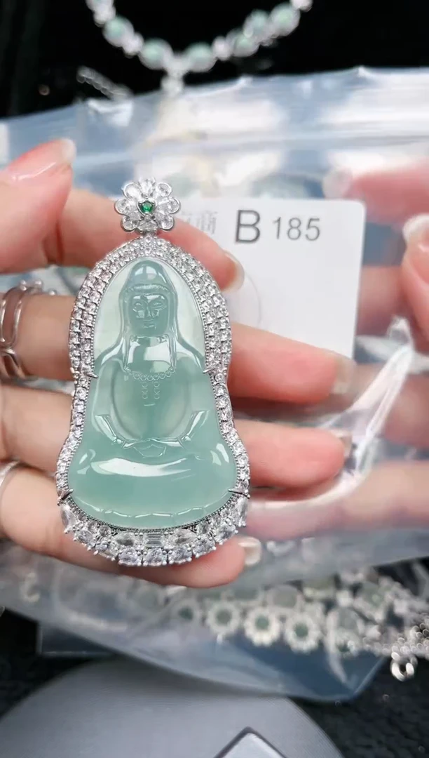 【闪购商品】翡翠颈饰未镶嵌赠皮绳185