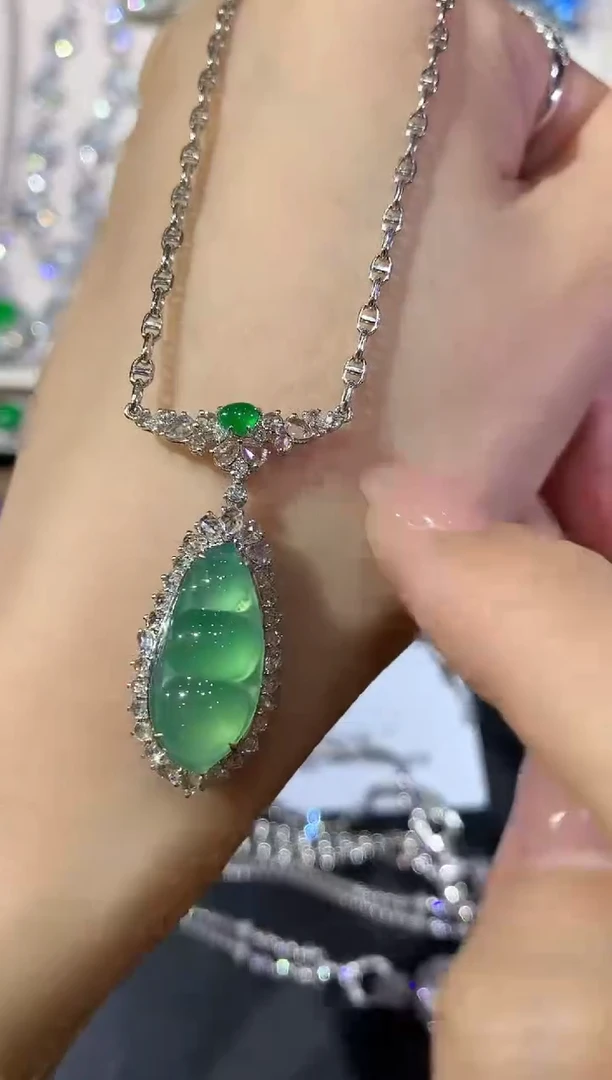 颈饰18K金镶嵌翡翠a151
