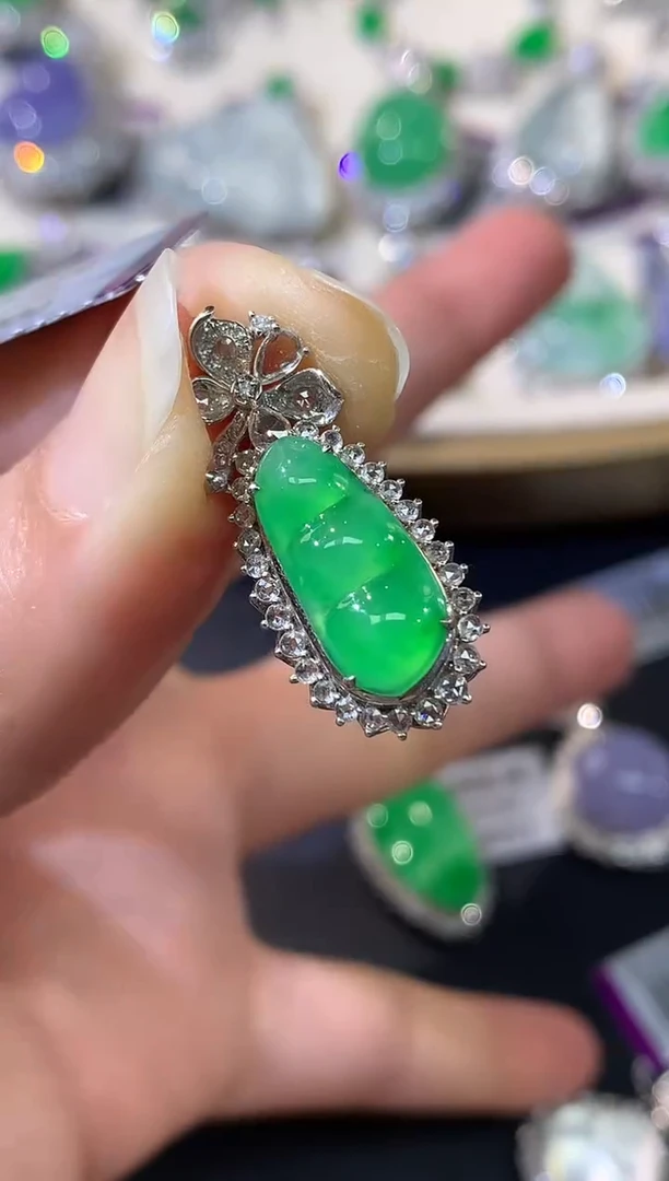 吊坠(不含链)18K金镶嵌翡翠W182|15000