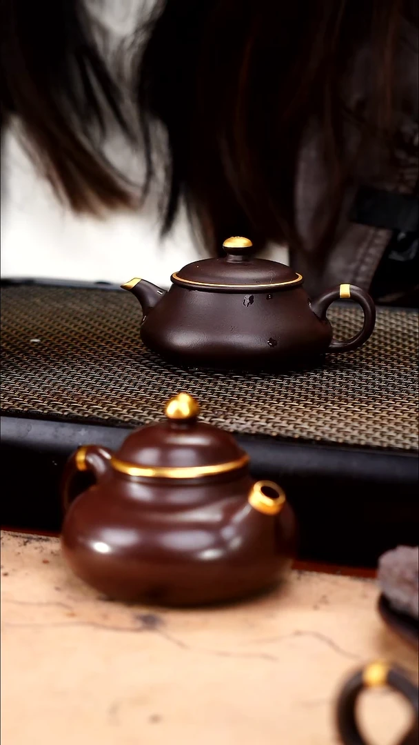 茶壶紫砂四号井茄皮紫泥描金明炉100cc