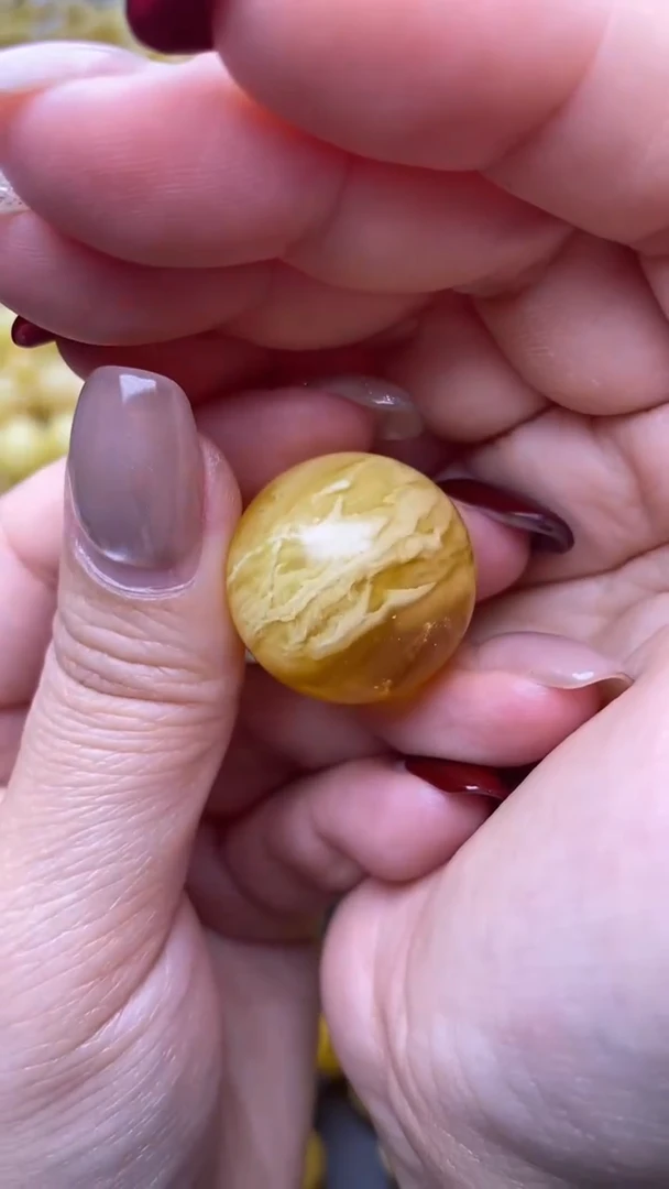 【闪购商品】琥珀裸石未镶嵌月.45/卡23