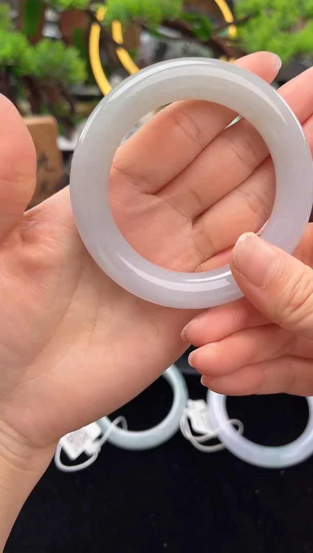 未镶嵌手镯翡翠手镯