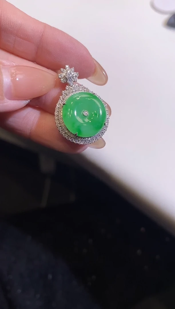 吊坠(不含链)18K金镶嵌翡翠平安扣