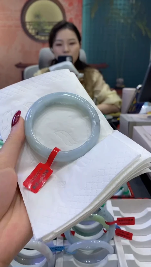 【闪购商品】翡翠手镯未镶嵌多人00635