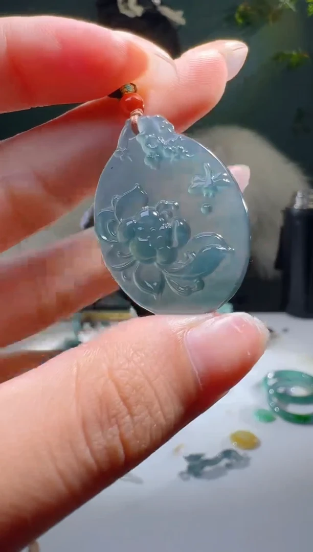 【闪购商品】翡翠颈饰未镶嵌天然A货翡翠梅花牌