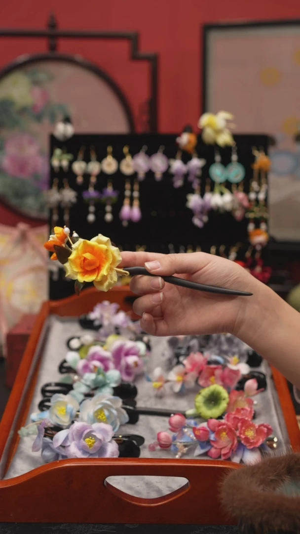 刺绣非遗绒花苏绣饰品