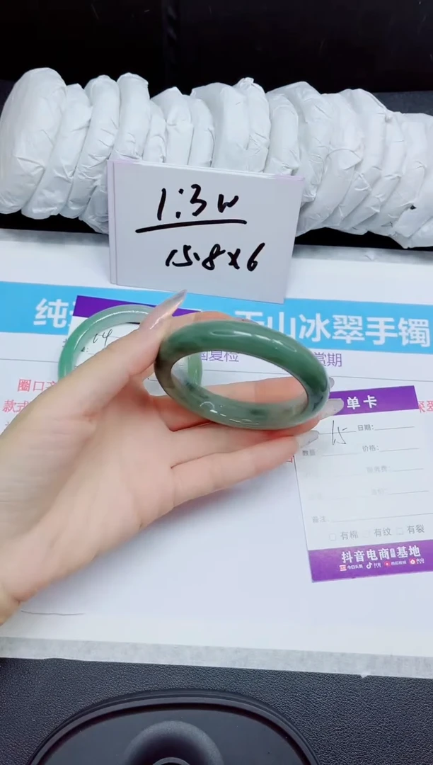 石英质玉手镯未镶嵌65.