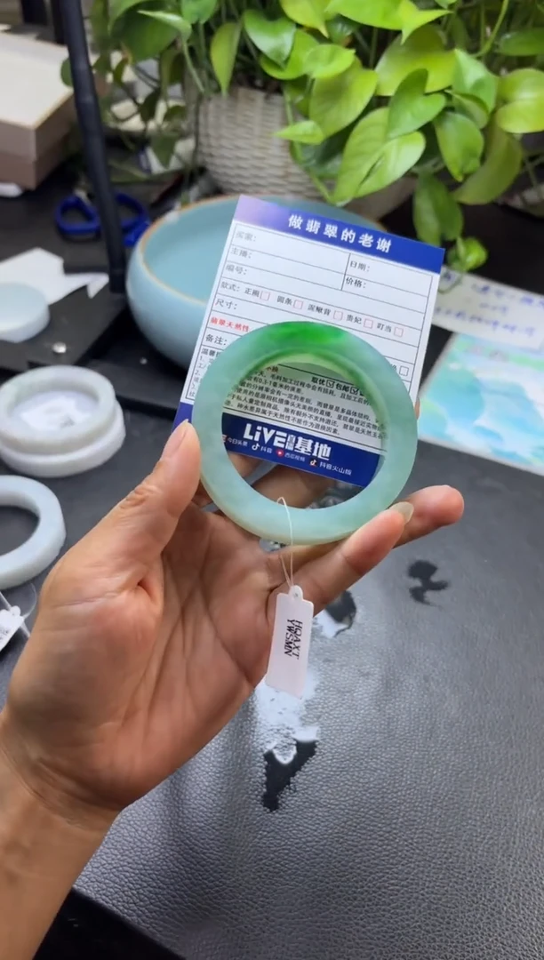 未镶嵌定制手镯不退不换定制翡翠昕****庄定制手镯不退不换