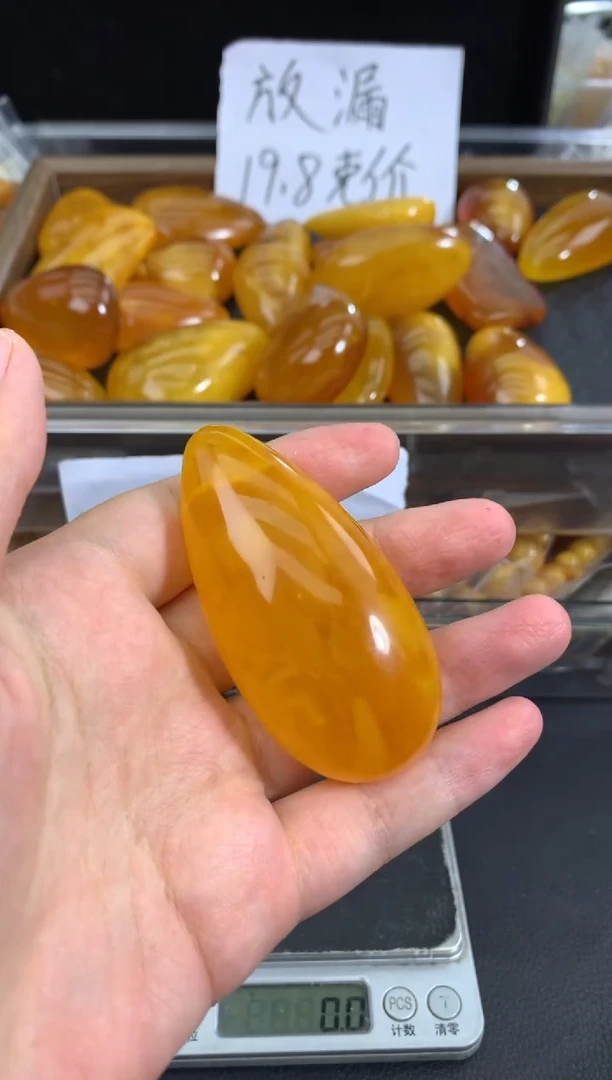 蜜蜡未镶嵌珠宝奇石117