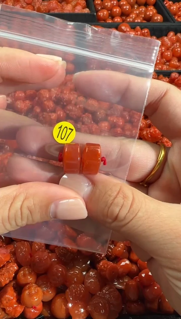 颈饰未镶嵌南红玛瑙1