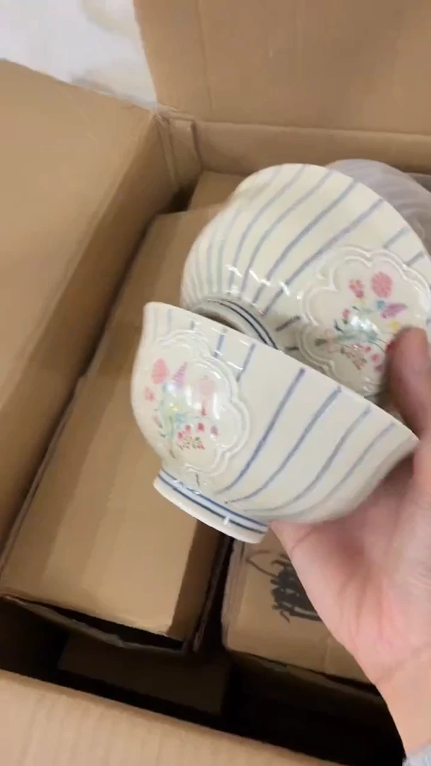 瓷片六花瓣手绘米饭碗两只