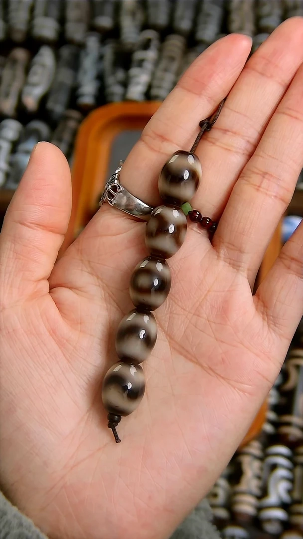 未镶嵌玛瑙/玉髓珠宝半成品放漏顶料牙牙三眼12*15单颗备注图腾