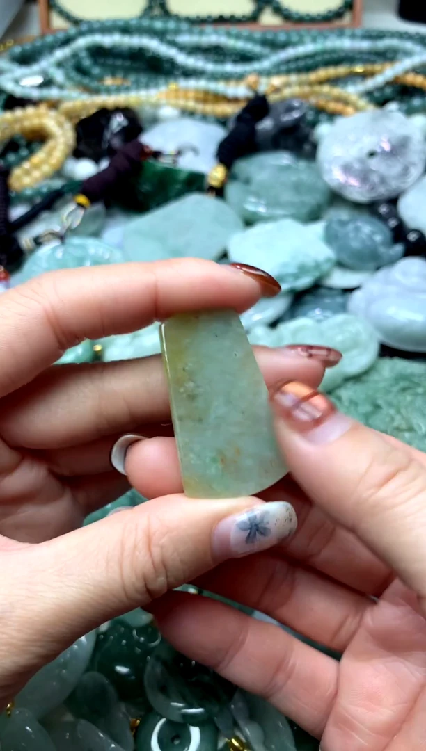 颈饰未镶嵌翡翠1