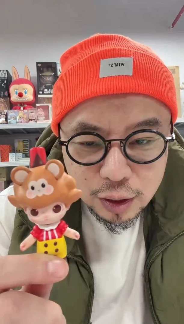 傻大儿红黄衣服小娃一个