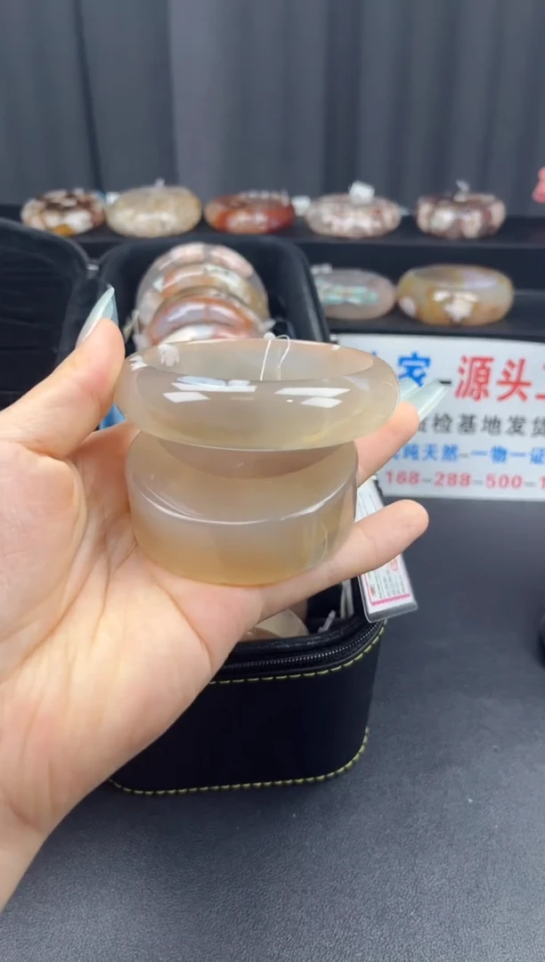 未镶嵌手镯石英质玉（64圈口）赠送镯心