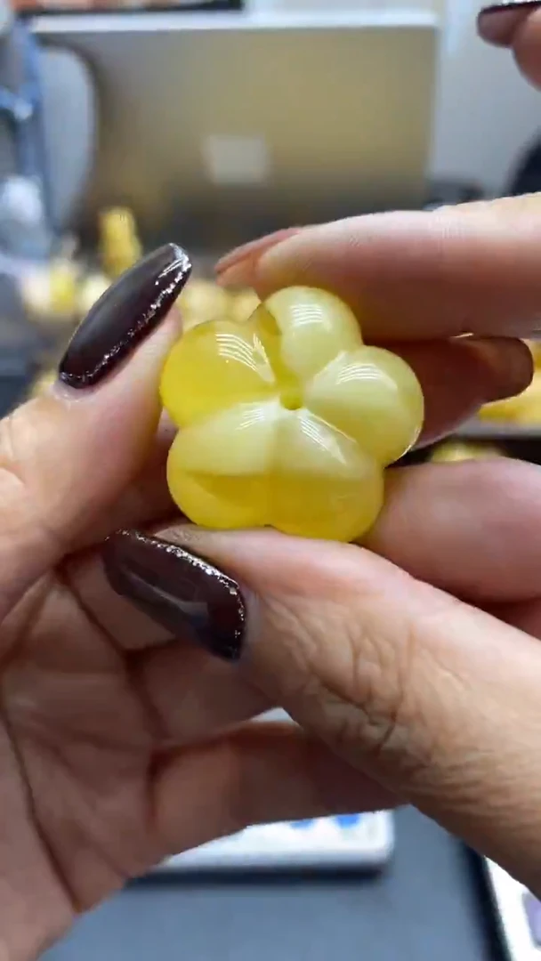 琥珀未镶嵌珠宝奇石673